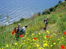 inselzeitreisen_cinque-terre-wandern-und-relaxen-wanderfrauen_kl